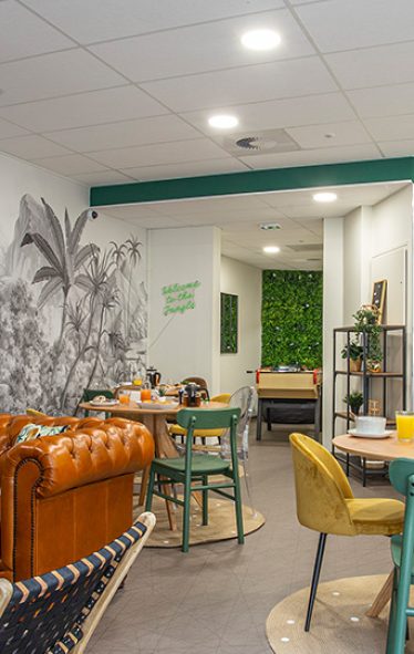 LE-CASTEL-A67dd8c19441757.90217138