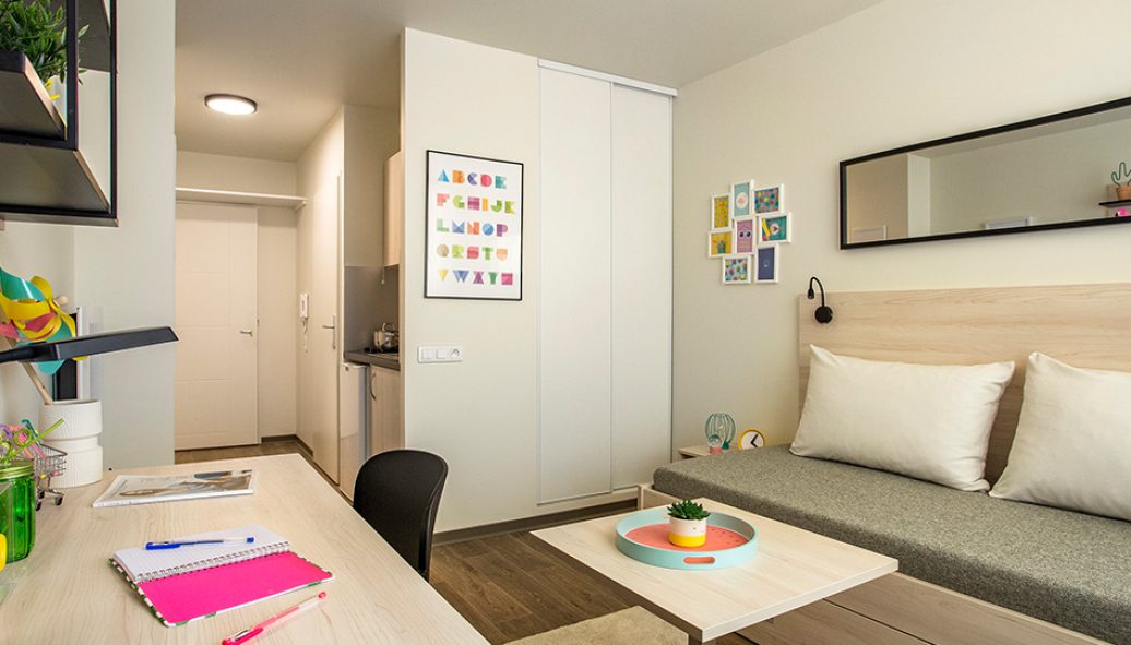 LE-CASTEL-A67dd8c19aa0689.48267474