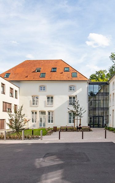 LE-CASTEL-A67dd8c1a7d30e5.62533158