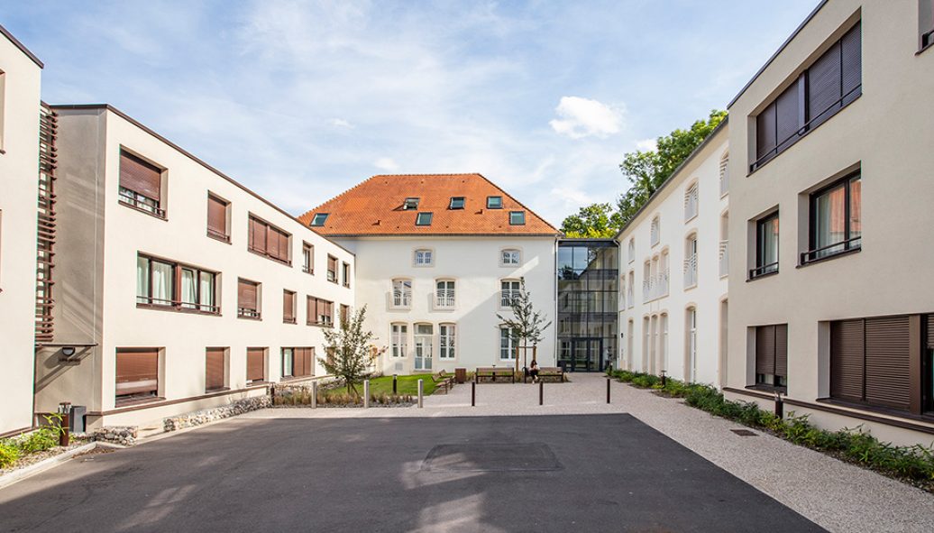 LE-CASTEL-B69ba6eeac1d606.64330361